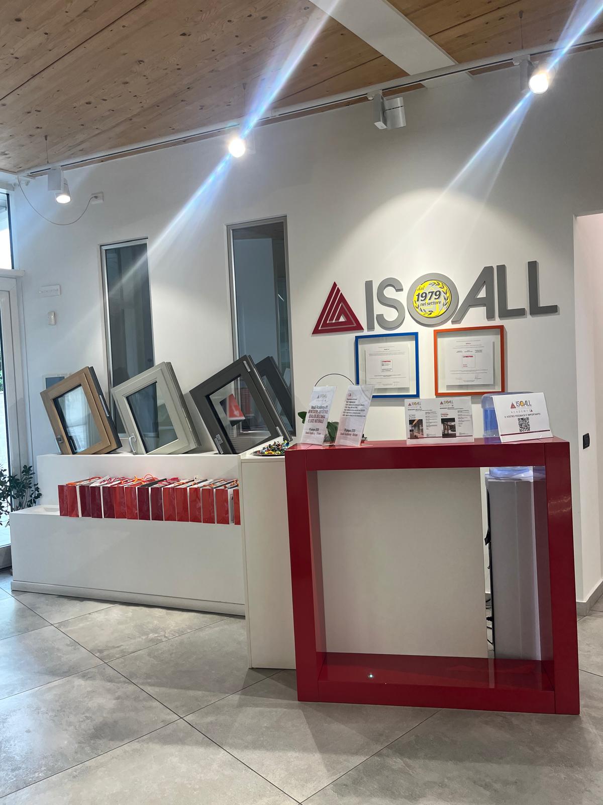 Grande successo per la prima tappa di Isoall Academy: qualit&agrave; dell&rsquo;aria e luce naturale al centro del progetto.